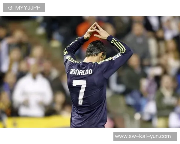 确实腼腆，坎特赛前出场时未和C罗握手