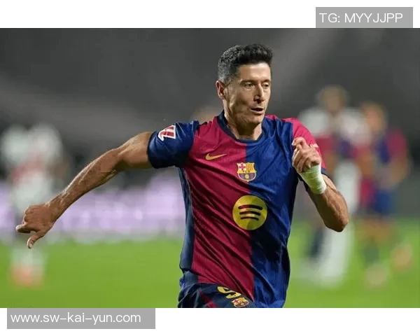 西媒爆料：莱万对费内巴切持强硬态度，索要2年半合同拒绝1年半方案