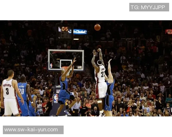 詹姆斯的赛场奇迹：东部与西部的不同战场，成就无限可能